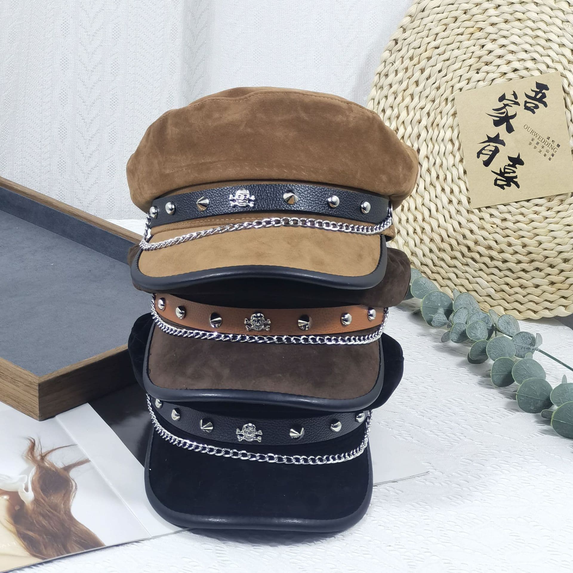 キャスケット 鋲飾り付き革調マリンキャップ