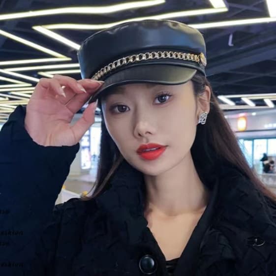 上品チェーンレザーキャスケット