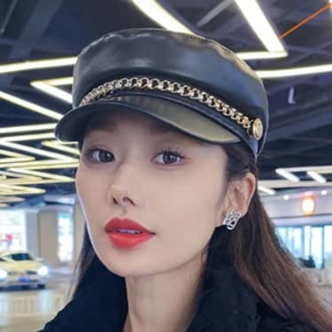 上品チェーンレザーキャスケット