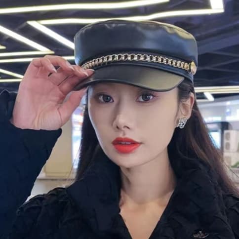 上品チェーンレザーキャスケット