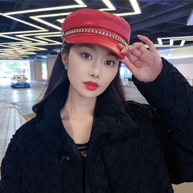 上品チェーンレザーキャスケット