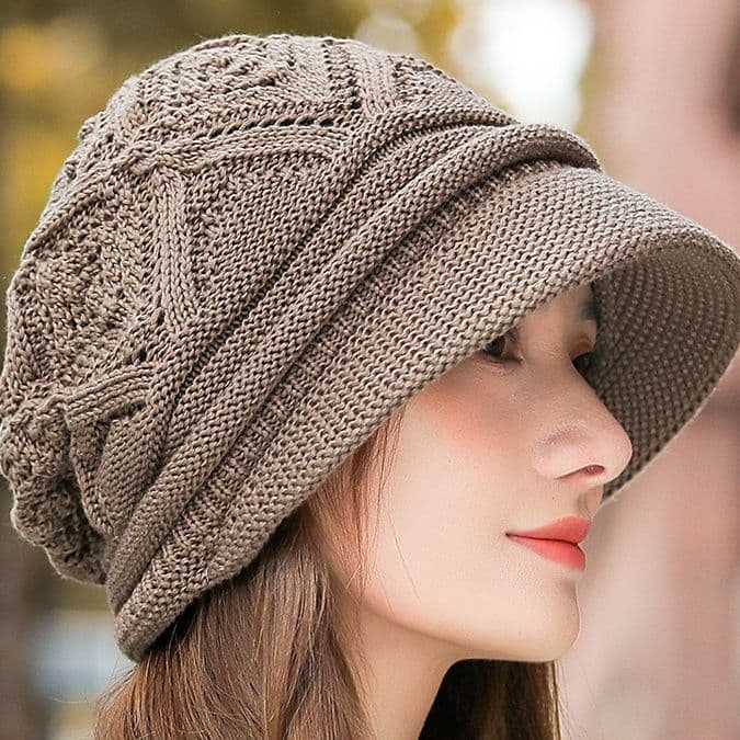キャスケット 模様編み込みつば付きふんわりニット帽