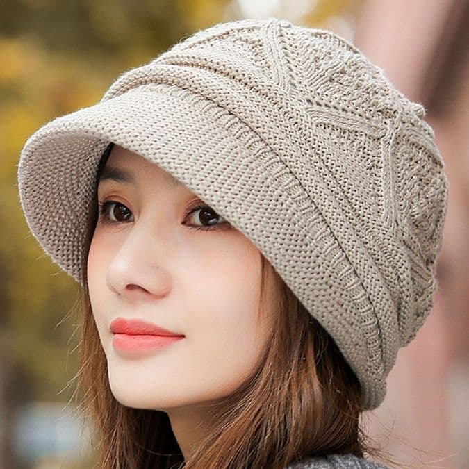 キャスケット 模様編み込みつば付きふんわりニット帽
