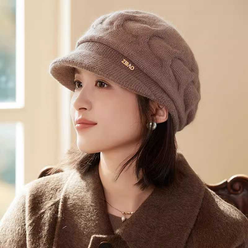 やわらか質感のニットキャスケット帽