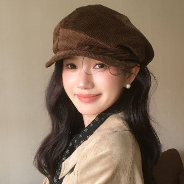  コーデュロイ素材のボリュームキャスケット