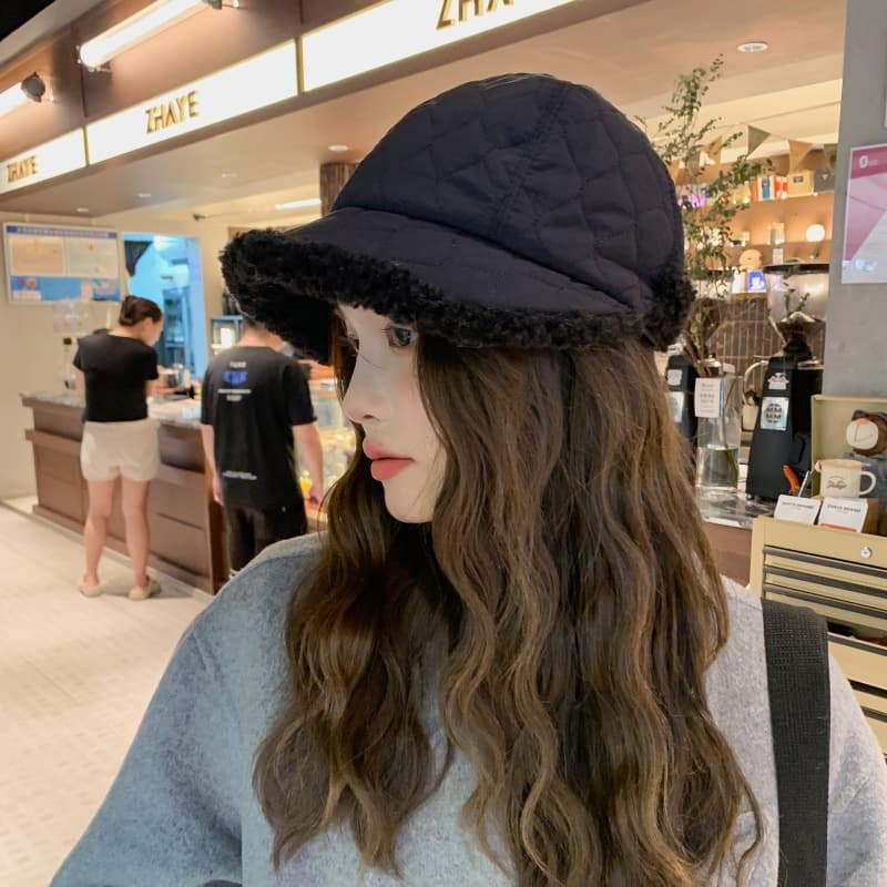 ボア付きキルティングキャスケット帽女性用小顔効果　ニット