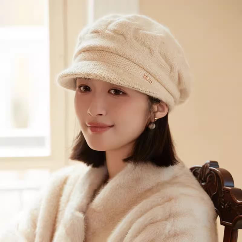 やわらか質感のニットキャスケット帽