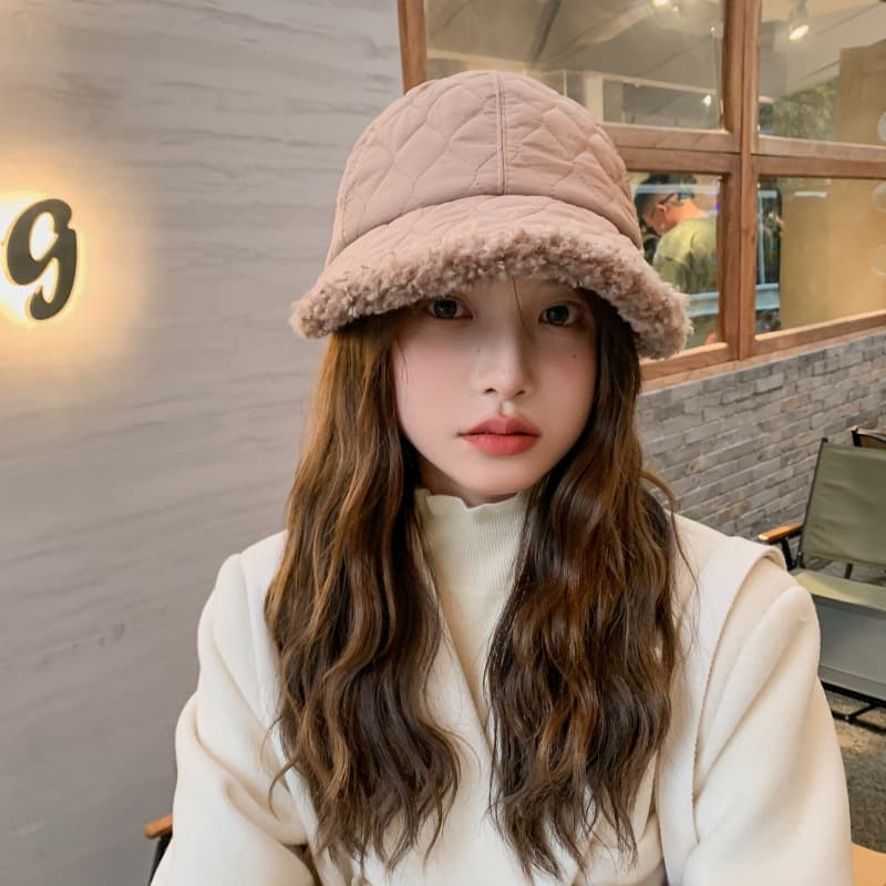 ボア付きキルティングキャスケット帽女性用小顔効果　ニット