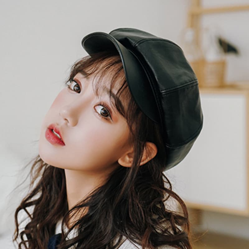 なめらかレザーキャスケット帽