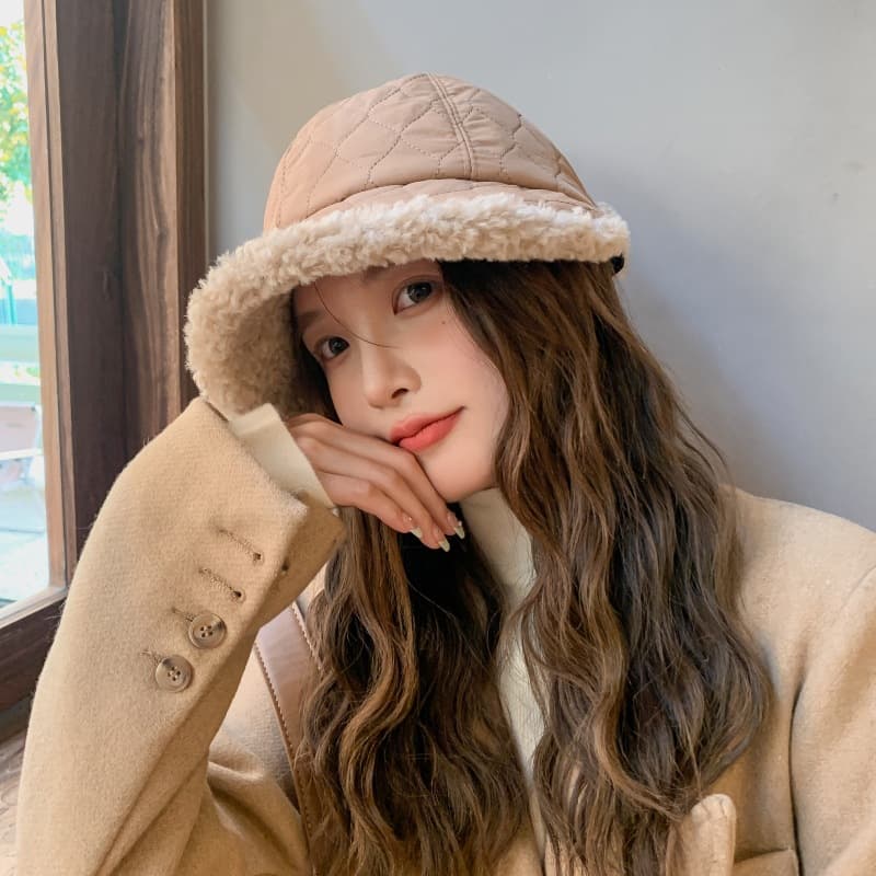 ボア付きキルティングキャスケット帽女性用小顔効果　ニット