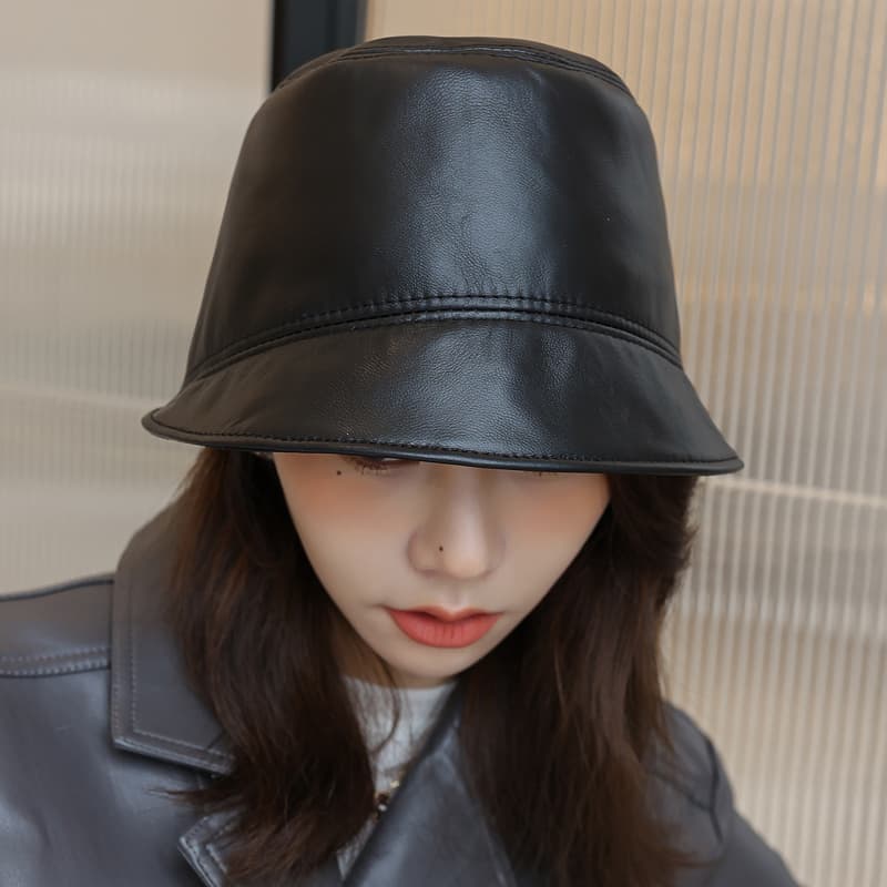 上品レザーキャスケット