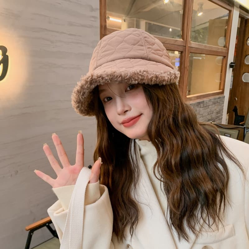ボア付きキルティングキャスケット帽女性用小顔効果　ニット