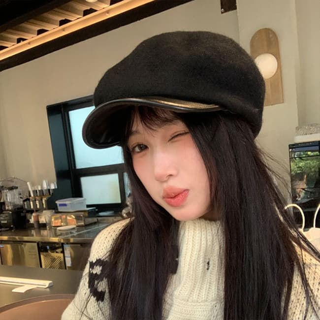 2025新作 レディース レザー調ファー付きキャスケット 小顔効果 防寒帽子