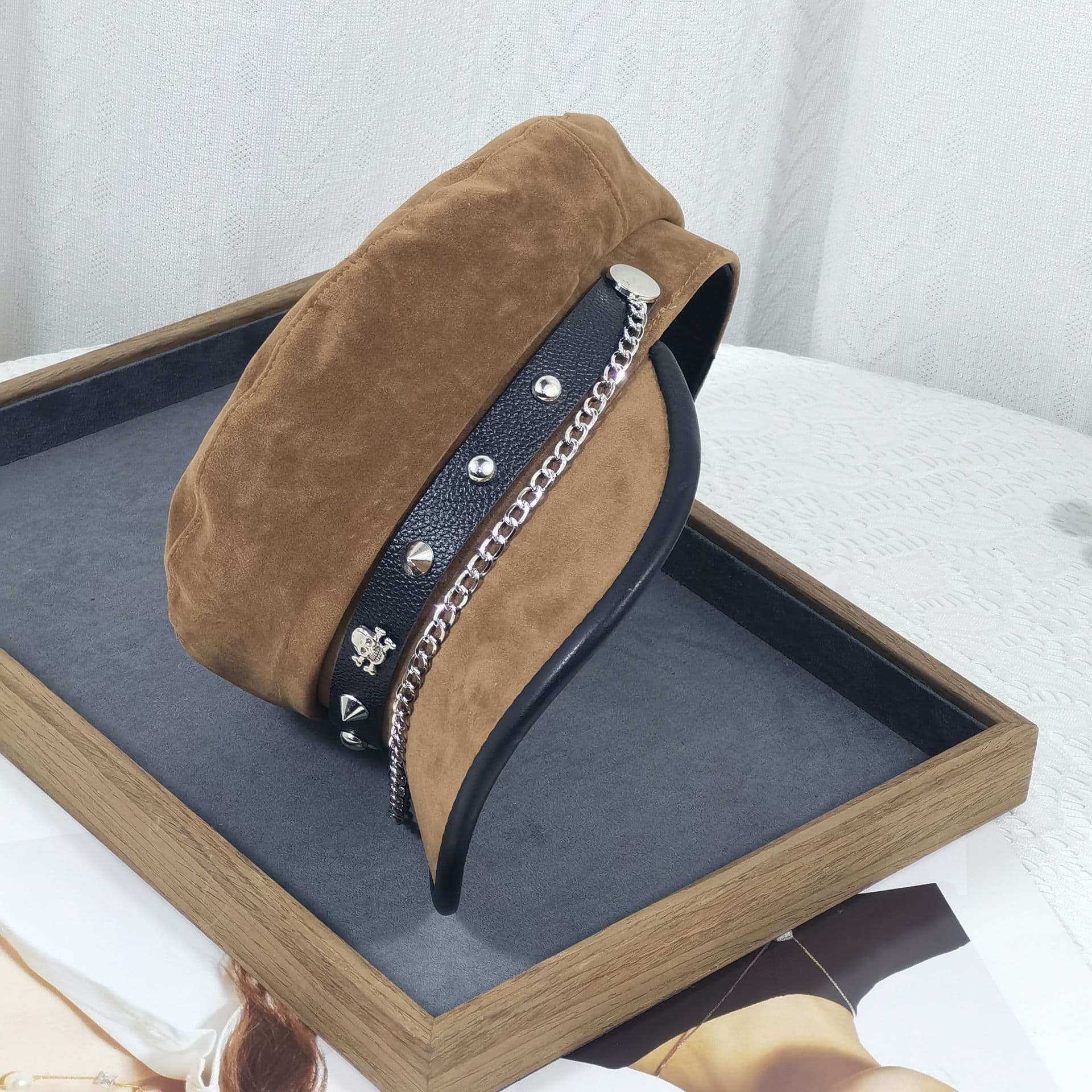 キャスケット 鋲飾り付き革調マリンキャップ