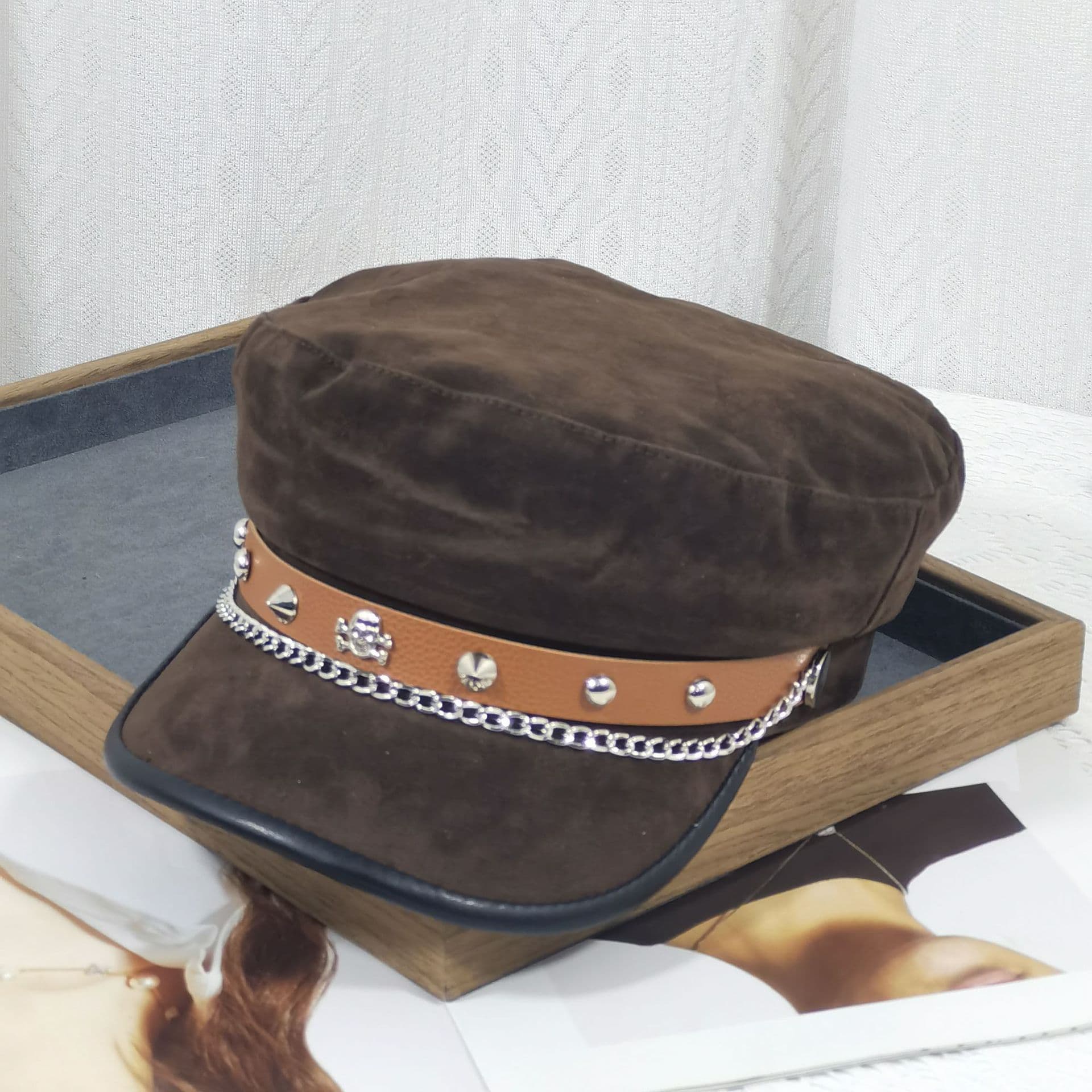 キャスケット 鋲飾り付き革調マリンキャップ